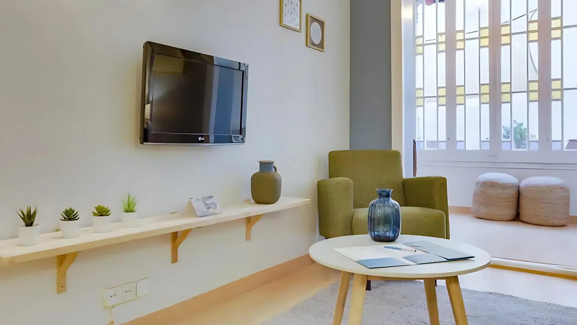 Sant Joan Entresol Apartment Barcelona